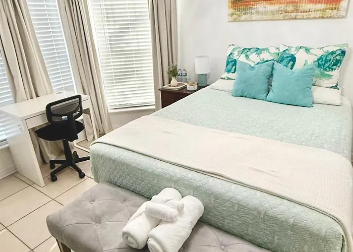 Charming Room1 In Cozy Jax House